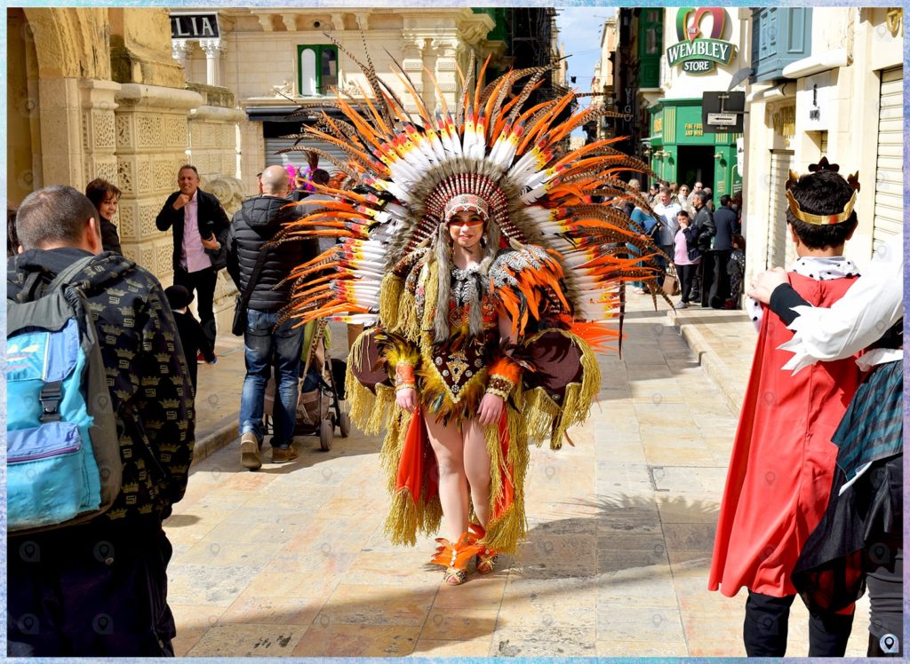 Carnevale di Malta, ballerina brasiliana in abiti gialli