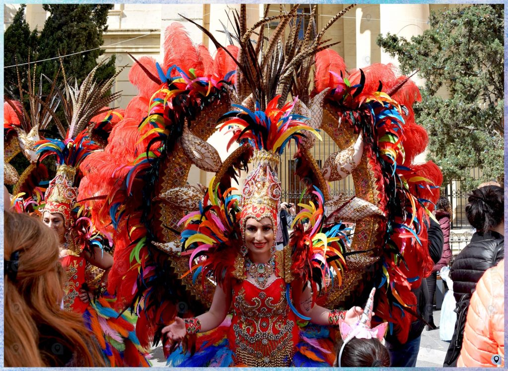 Carnevale di Malta, ballerina brasiliana in abiti rossi