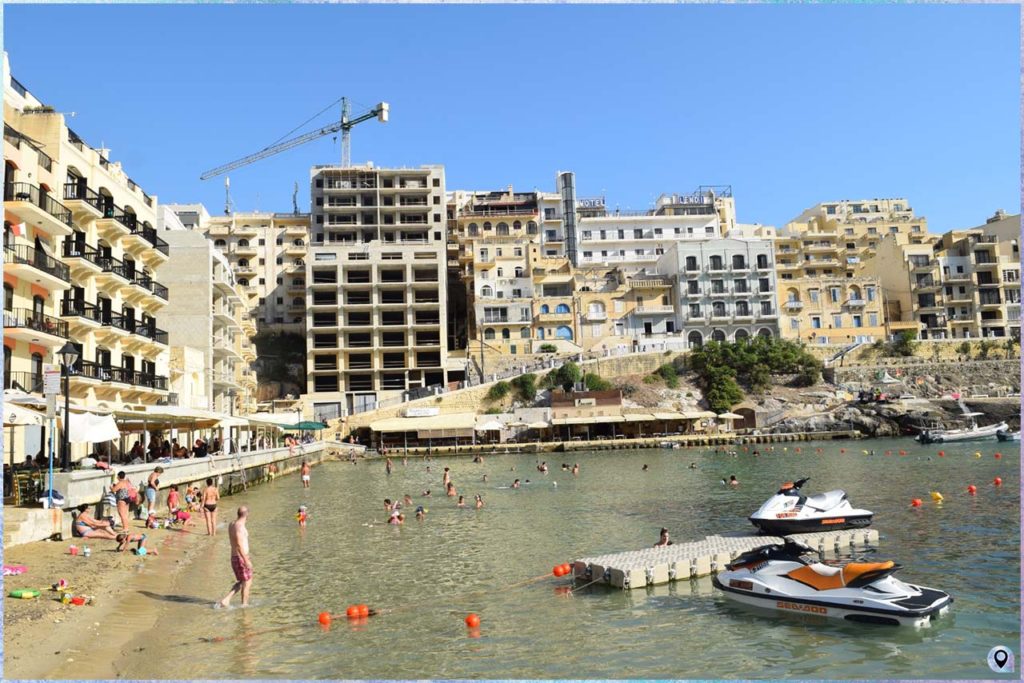 Xlendi, spiaggia e costruzioni sul mare