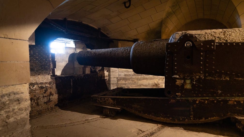 Fort Delimara-interno grotte e cannone