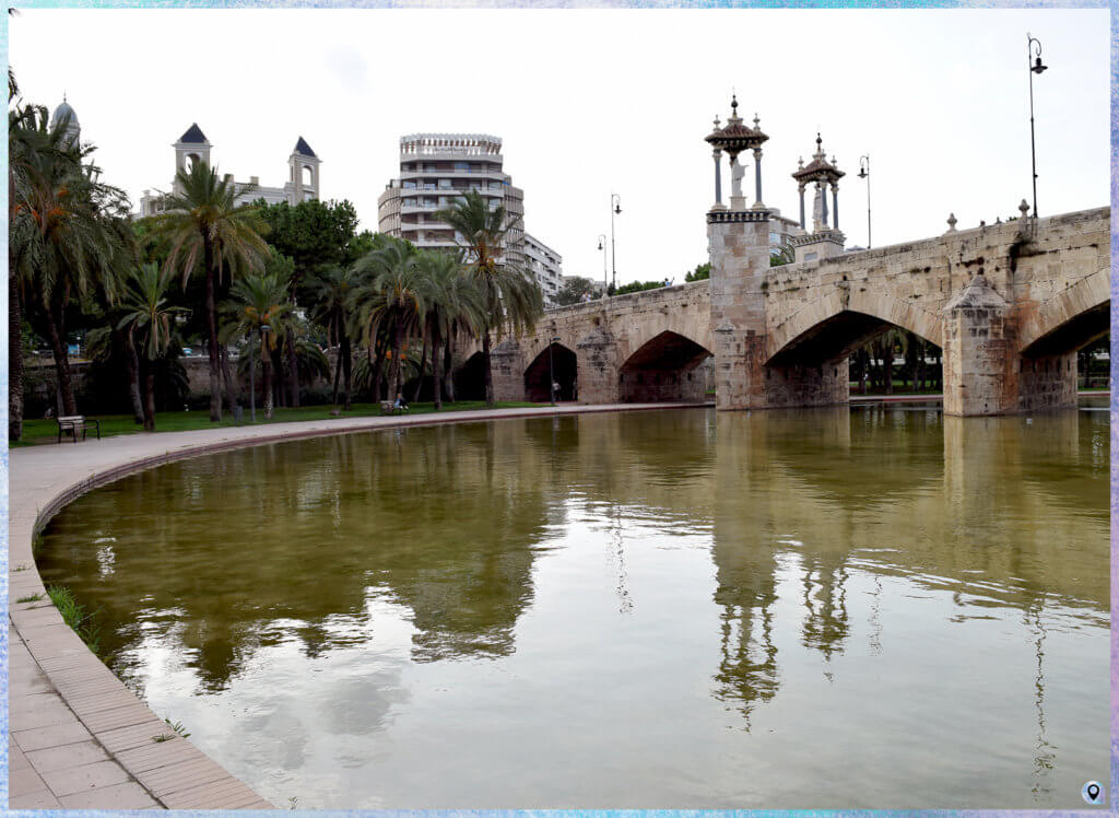 Il Jardí del Túria, piscina sotto il ponte - Valencia