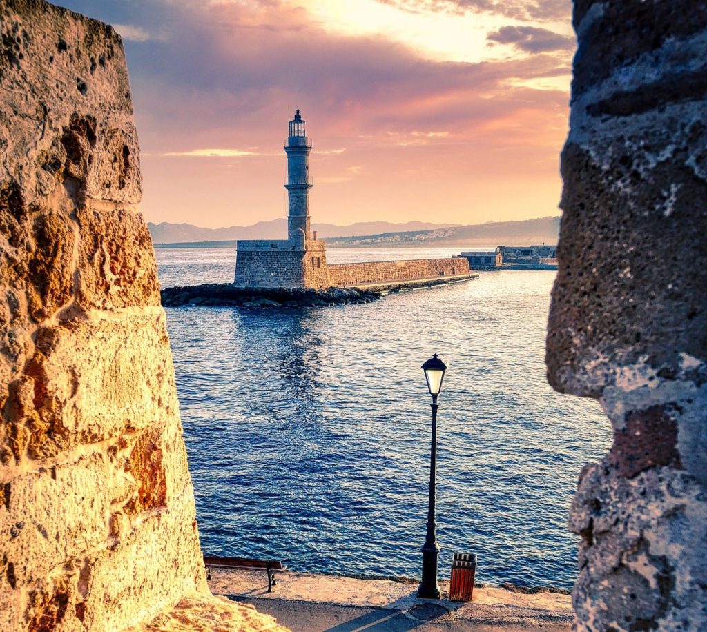 Cosa fare a Chania, Creta - faro nel Porto Antico di Chania