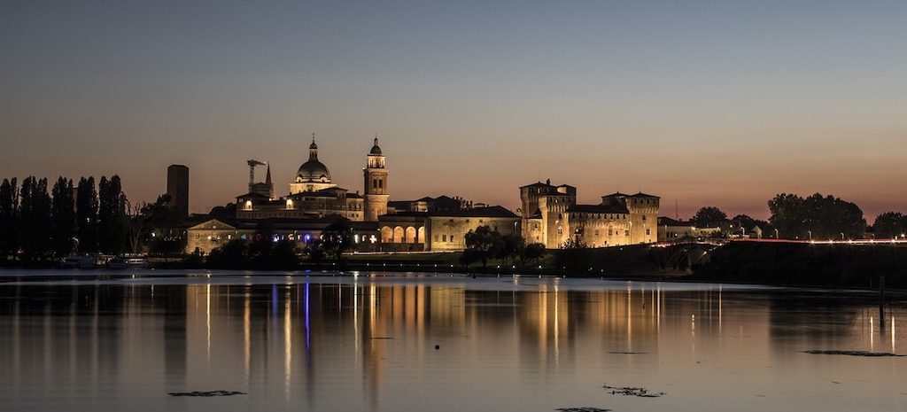 cosa vedere a Mantova, la città all'imbrunire - Sabryland