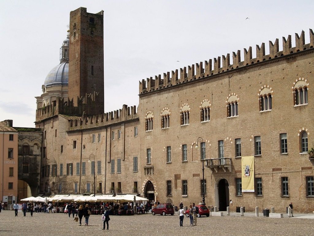 cosa vedere a Mantova, la Piazza Sordello