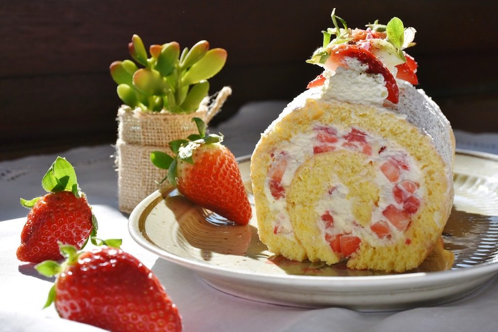 Strawberry roll